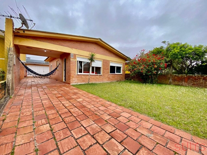 Ótima casa à poucos metros do mar na praia de Rainha do Mar: 1ª foto da galeria de imagens do imóvel