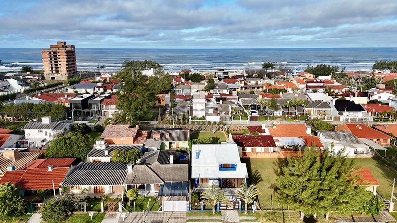 Excelente sobrado à venda em Atlântida Sul: 3ª foto da galeria de imagens do imóvel