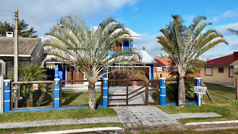 Excelente sobrado à venda em Atlântida Sul: 1ª foto da galeria de imagens do imóvel