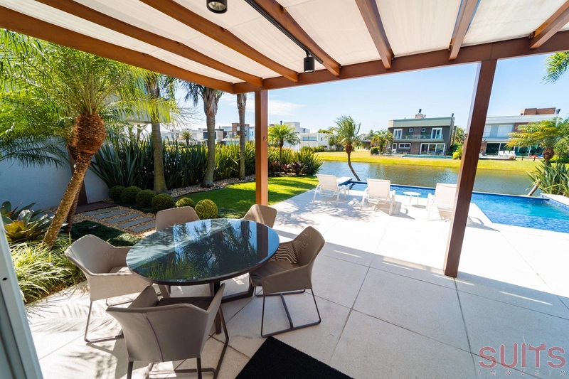 Excelente sobrado beira lago no condomínio Enseada: 4ª foto da galeria de imagens do imóvel