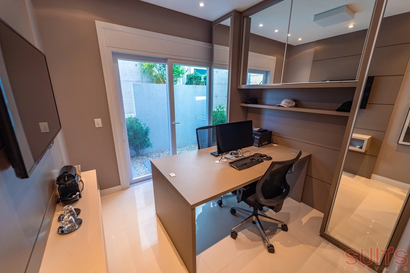 Excelente sobrado beira lago no condomínio Enseada: 71ª foto da galeria de imagens do imóvel