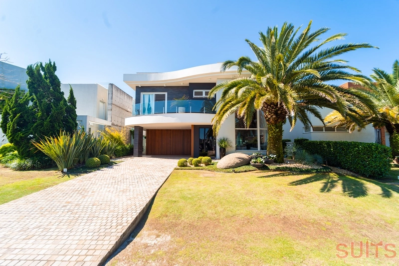 Excelente sobrado beira lago no condomínio Enseada: 1ª foto da galeria de imagens do imóvel