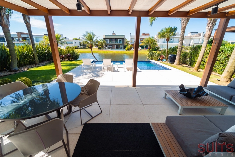 Excelente sobrado beira lago no condomínio Enseada: 3ª foto da galeria de imagens do imóvel