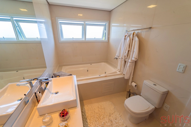 Excelente sobrado beira lago no condomínio Enseada: 69ª foto da galeria de imagens do imóvel