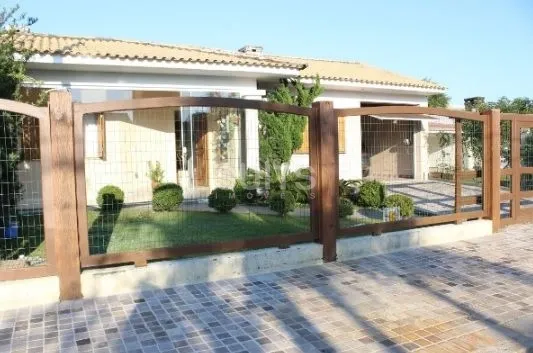 Excelente casa à venda no centro da praia de Xangri-Lá: 3ª foto da galeria de imagens do imóvel