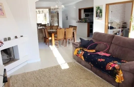 Excelente casa à venda no centro da praia de Xangri-Lá: 2ª foto da galeria de imagens do imóvel