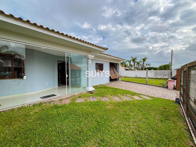 Excelente casa à venda no centro da praia de Xangri-Lá: 2ª foto da galeria de imagens do imóvel