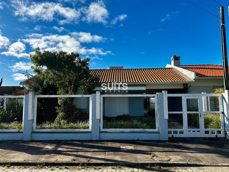 Excelente casa à venda no Centro de Xangri-lá: 1ª foto da galeria de imagens do imóvel