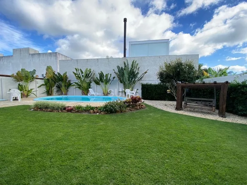 Belíssimo sobrado em Atlântida na região do Caburé: 3ª foto da galeria de imagens do imóvel