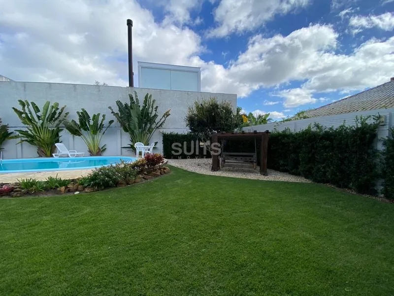 Belíssimo sobrado em Atlântida na região do Caburé: 2ª foto da galeria de imagens do imóvel