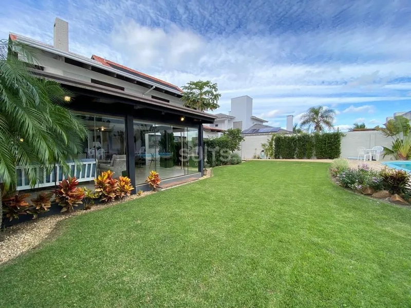 Belíssimo sobrado em Atlântida na região do Caburé: 1ª foto da galeria de imagens do imóvel