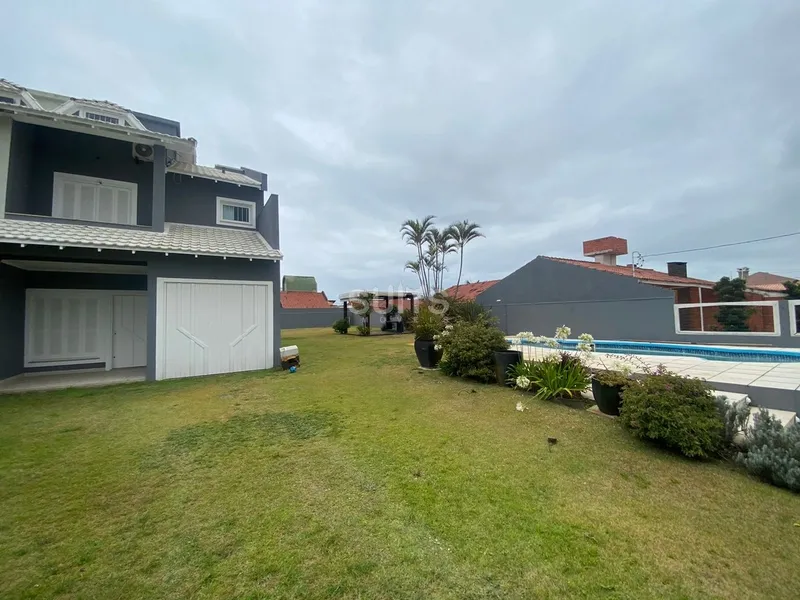 Excelente triplex à venda no Centro de Xangri-Lá: 1ª foto da galeria de imagens do imóvel