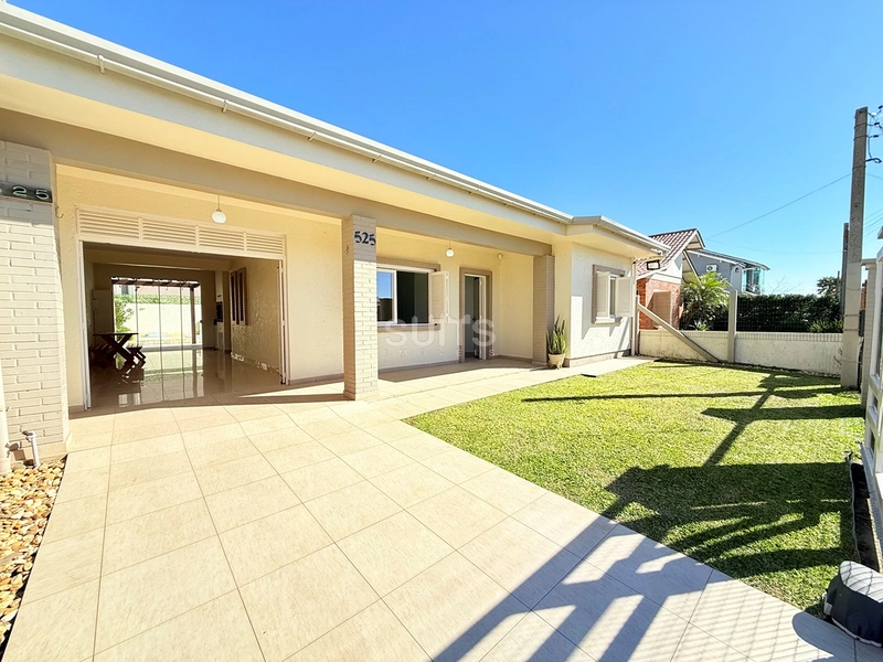 Excelente casa proximo do mar na praia de Noiva do Mar em Xangri-lá: 1ª foto da galeria de imagens do imóvel