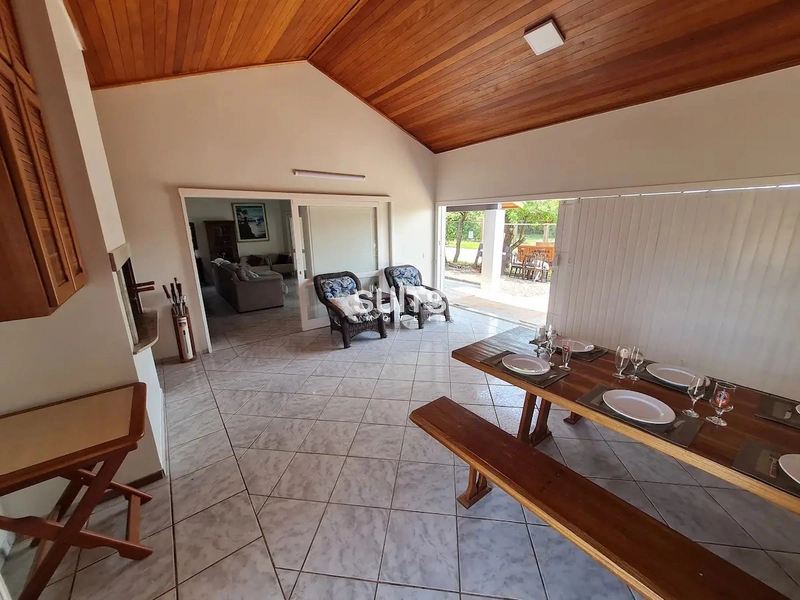 Casa à venda no centro de Xangri-lá!: 5ª foto da galeria de imagens do imóvel