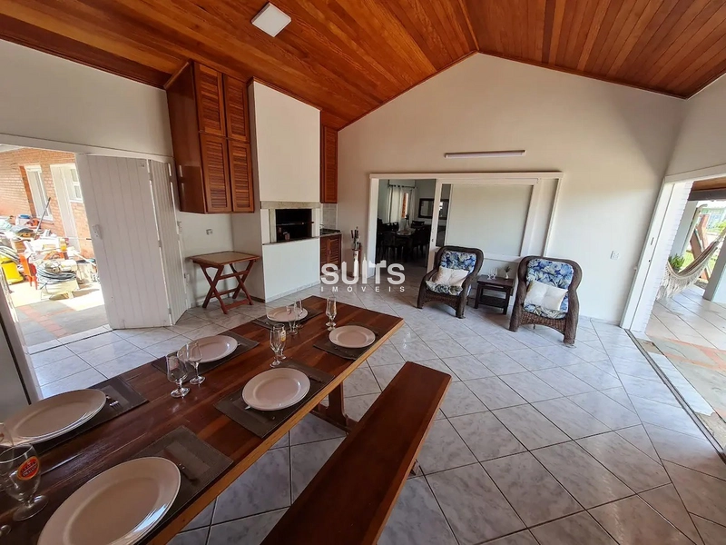 Casa à venda no centro de Xangri-lá!: 4ª foto da galeria de imagens do imóvel