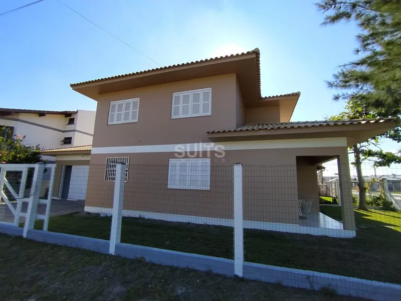 Excelente Sobrado à venda na praia de Atlântida Sul em Osório: 6ª foto da galeria de imagens do imóvel