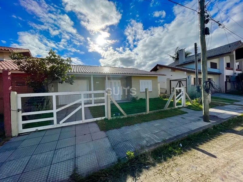 Linda casa à venda no Centro de Xangri-Lá: 2ª foto da galeria de imagens do imóvel