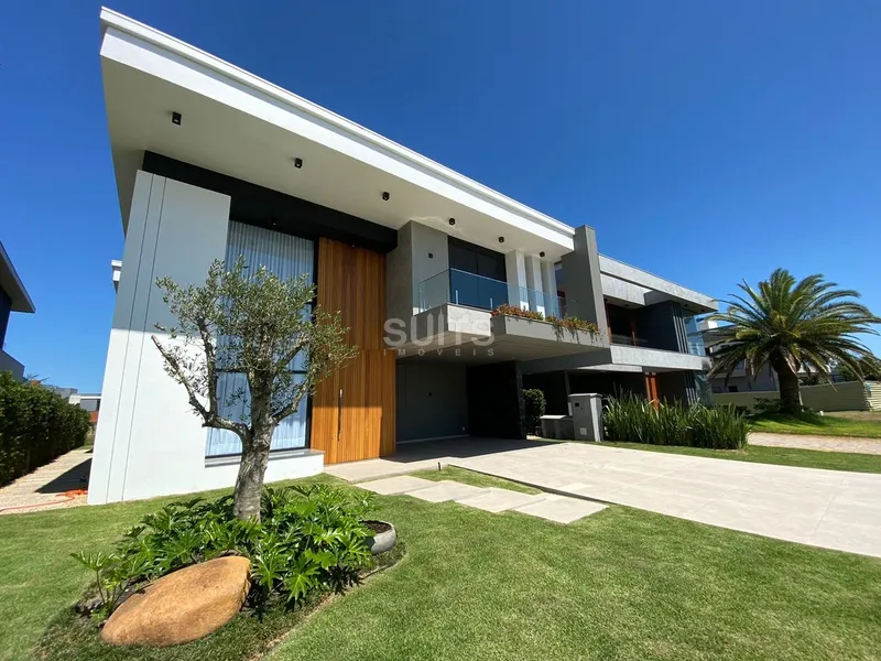 Linda casa de alto padrão no condomínio Sense: 2ª foto da galeria de imagens do imóvel