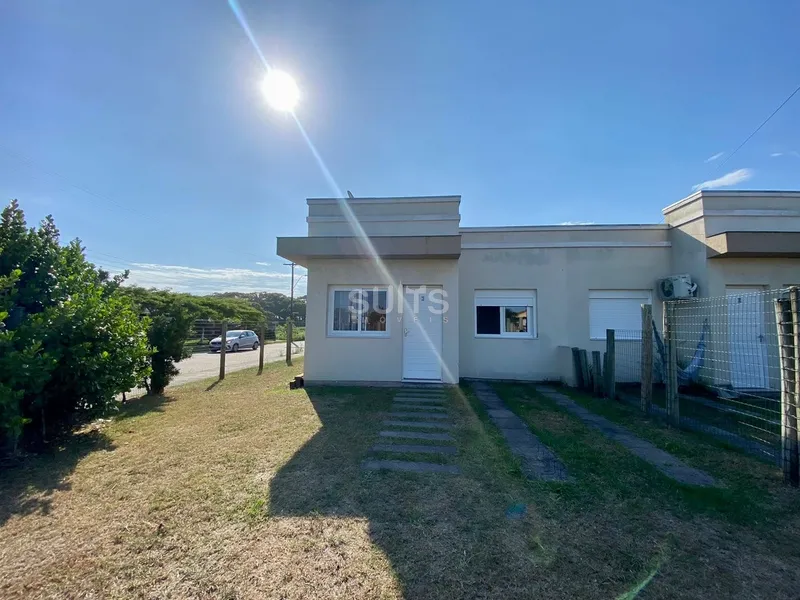 Linda casa geminada à venda na praia de Remanso em Xangri-Lá.: 2ª foto da galeria de imagens do imóvel