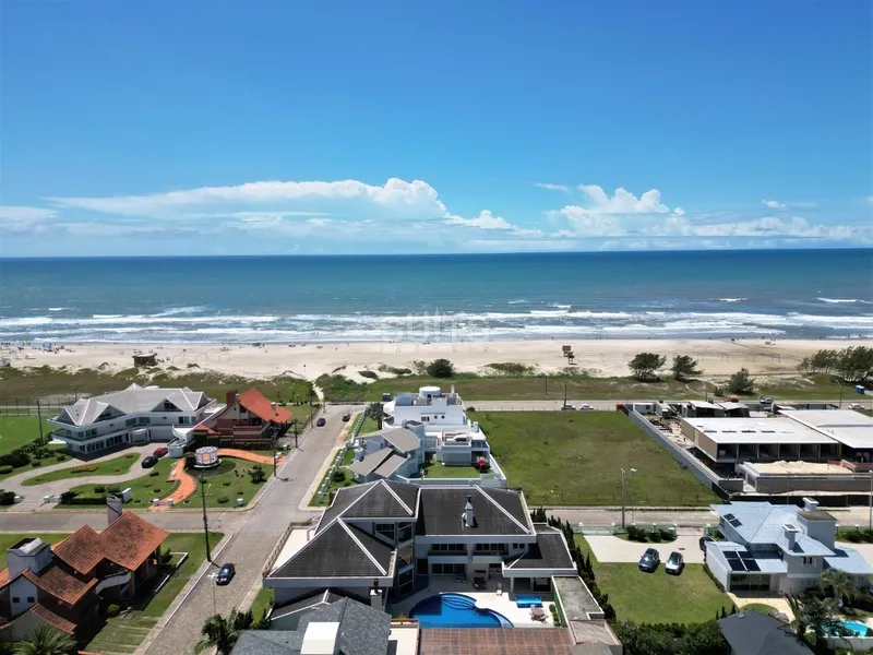 Mansão de esquina na região do Caburé em Atlântida.: 23ª foto da galeria de imagens do imóvel