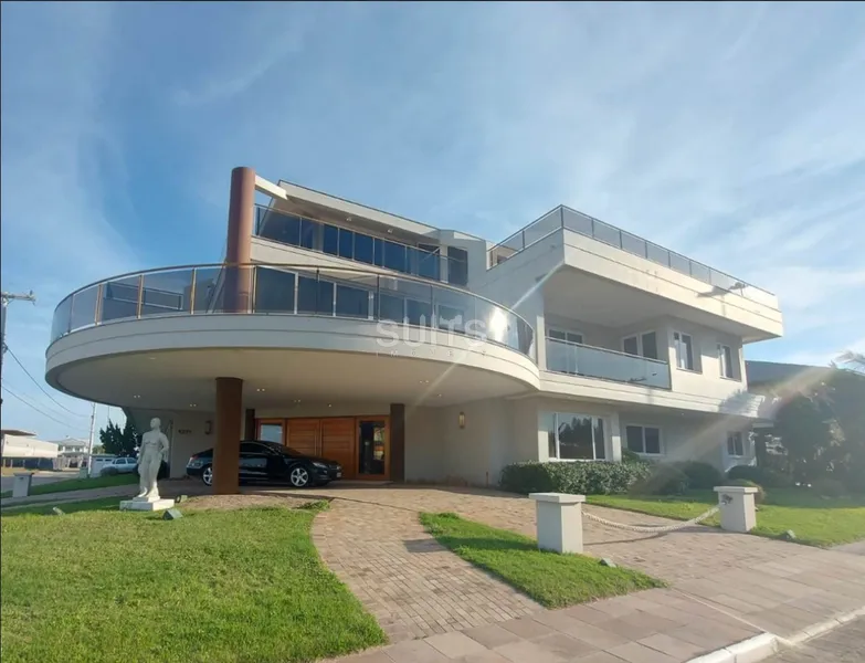 Mansão de esquina na região do Caburé em Atlântida.: 1ª foto da galeria de imagens do imóvel