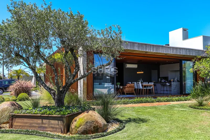 Incrível casa de esquina localizada no condomínio Riviera: 5ª foto da galeria de imagens do imóvel