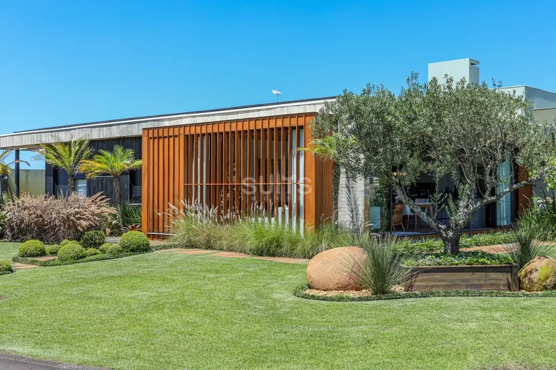 Incrível casa de esquina localizada no condomínio Riviera: 4ª foto da galeria de imagens do imóvel