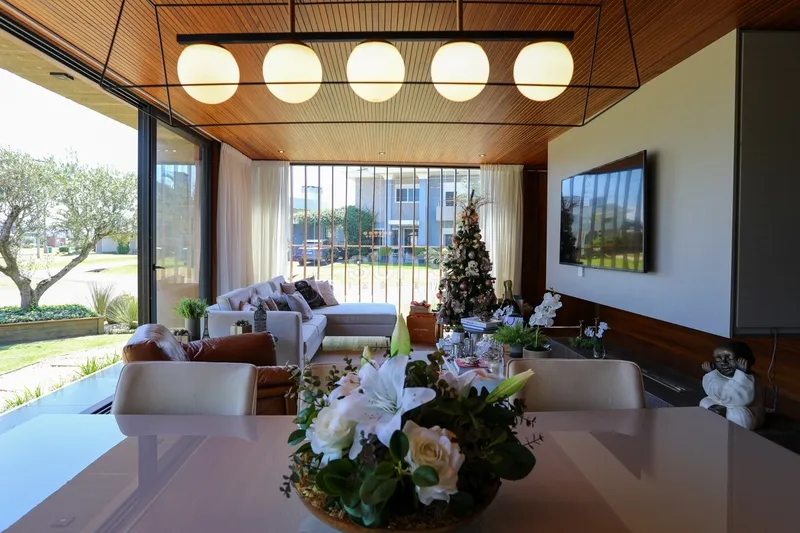 Incrível casa de esquina localizada no condomínio Riviera: 19ª foto da galeria de imagens do imóvel