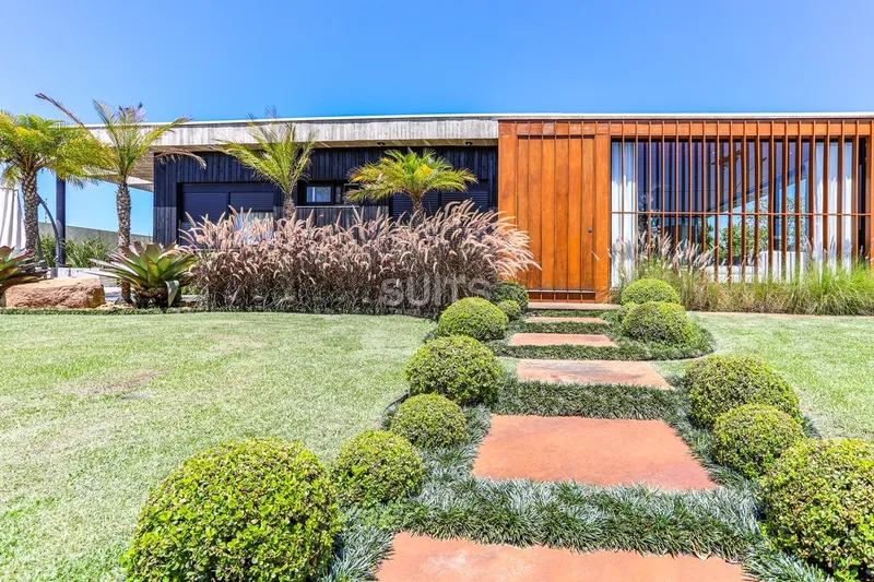 Incrível casa de esquina localizada no condomínio Riviera: 3ª foto da galeria de imagens do imóvel