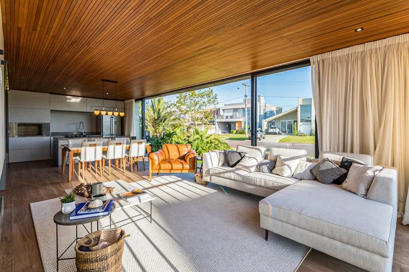 Incrível casa de esquina localizada no condomínio Riviera: 10ª foto da galeria de imagens do imóvel