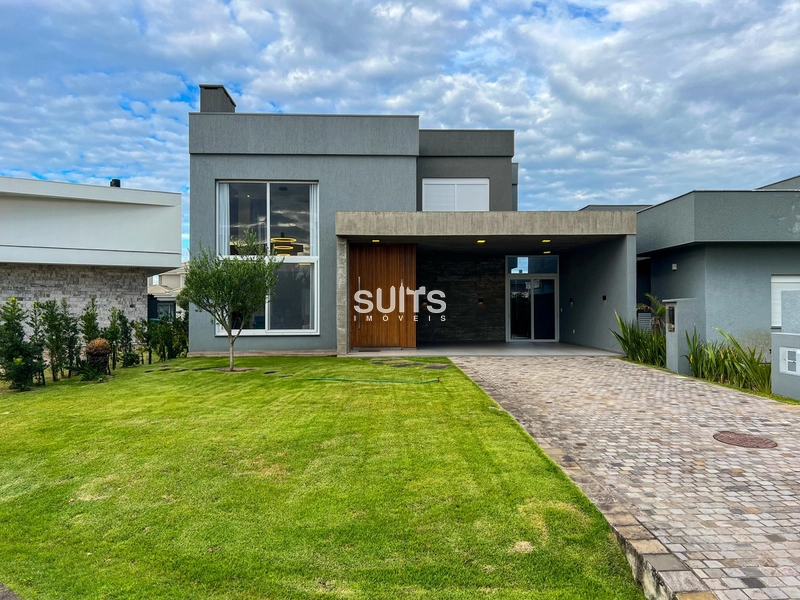 Excelente sobrado beira lago no condomínio Riviera: 1ª foto da galeria de imagens do imóvel