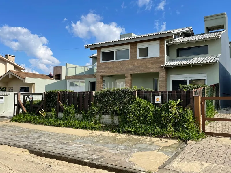 Excelente casa á poucos metros do mar na praia do Remanso em Xangri-Lá: 1ª foto da galeria de imagens do imóvel