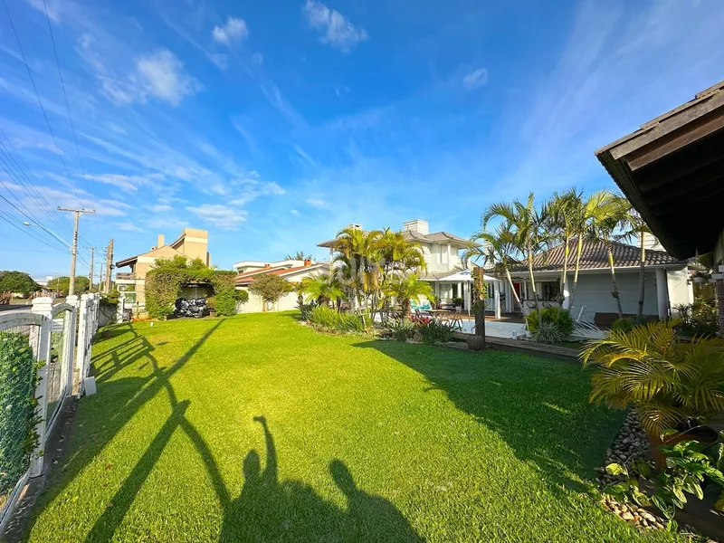 Excelente sobrado com 03 terrenos na praia de Noiva do Mar: 5ª foto da galeria de imagens do imóvel