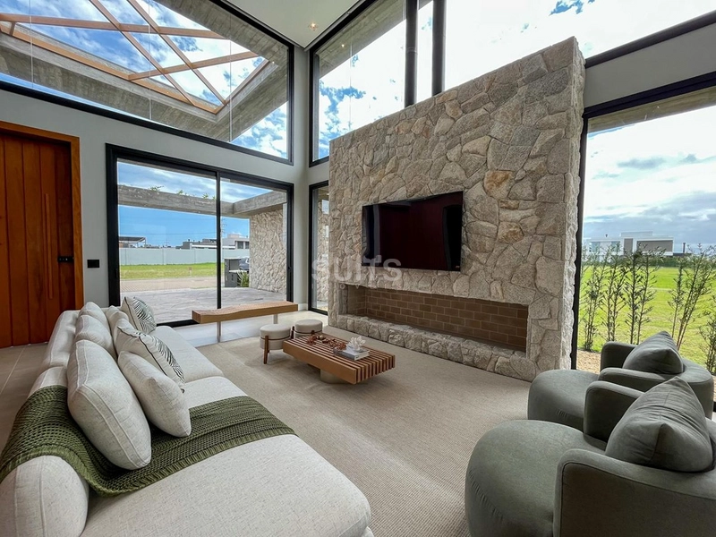 Excelente sobrado beira lago à venda no condomínio Amare Home Resort: 4ª foto da galeria de imagens do imóvel