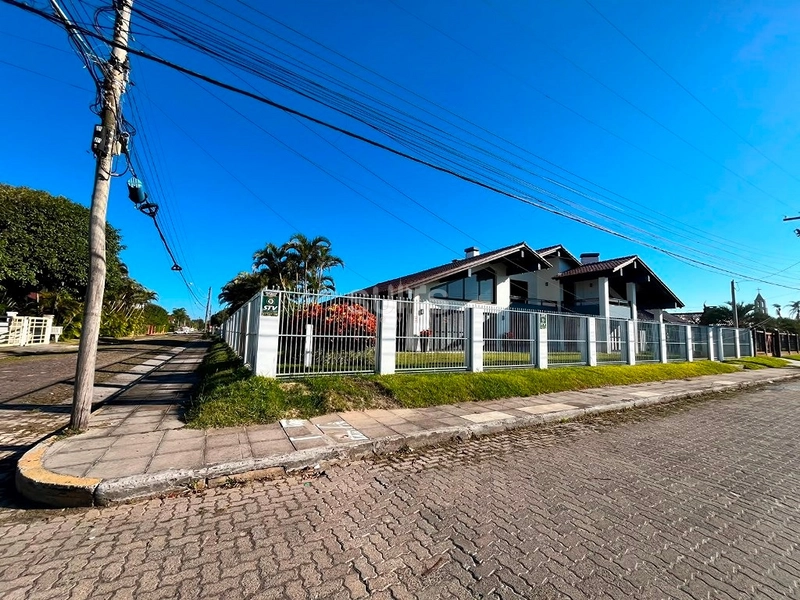 Excelente sobrado com 04 terrenos à venda no Centro de Xagri-Lá : 2ª foto da galeria de imagens do imóvel