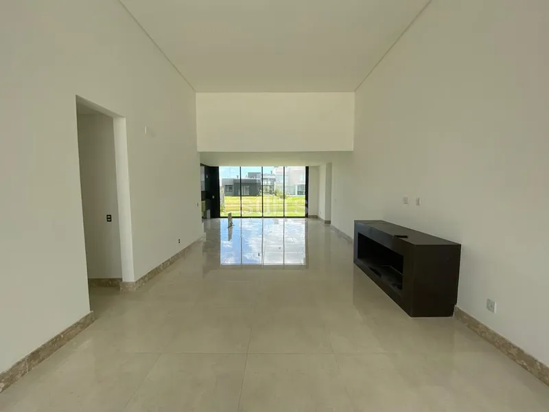 Excelente casa beira lago no condomínio Riviera: 4ª foto da galeria de imagens do imóvel