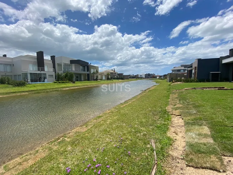 Excelente casa beira lago no condomínio Riviera: 21ª foto da galeria de imagens do imóvel