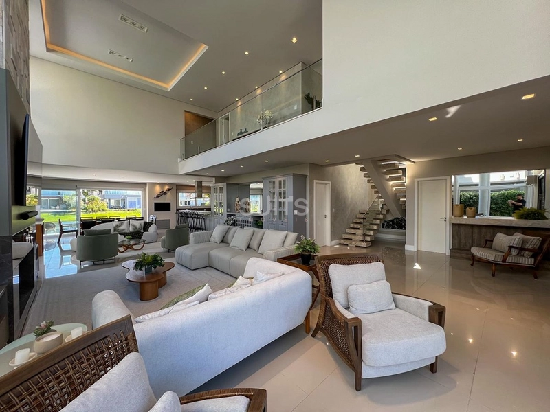 Lindo sobrado beira lago à venda no condomínio Enseada: 4ª foto da galeria de imagens do imóvel