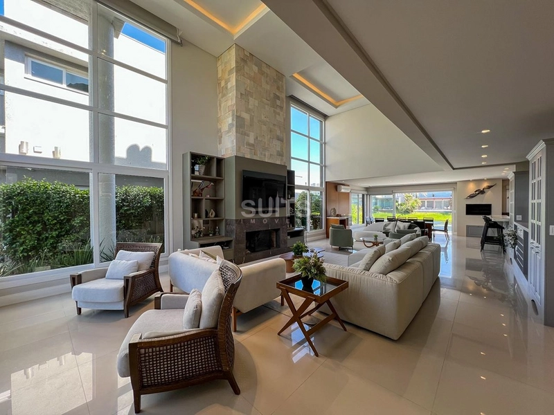 Lindo sobrado beira lago à venda no condomínio Enseada: 3ª foto da galeria de imagens do imóvel