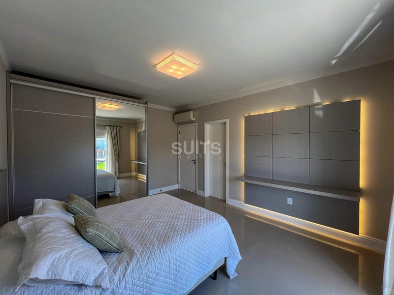 Lindo sobrado beira lago à venda no condomínio Enseada: 26ª foto da galeria de imagens do imóvel