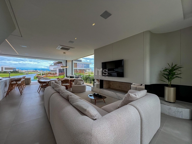 Incrível sobrado nas margens do lago no condomínio Amare: 5ª foto da galeria de imagens do imóvel