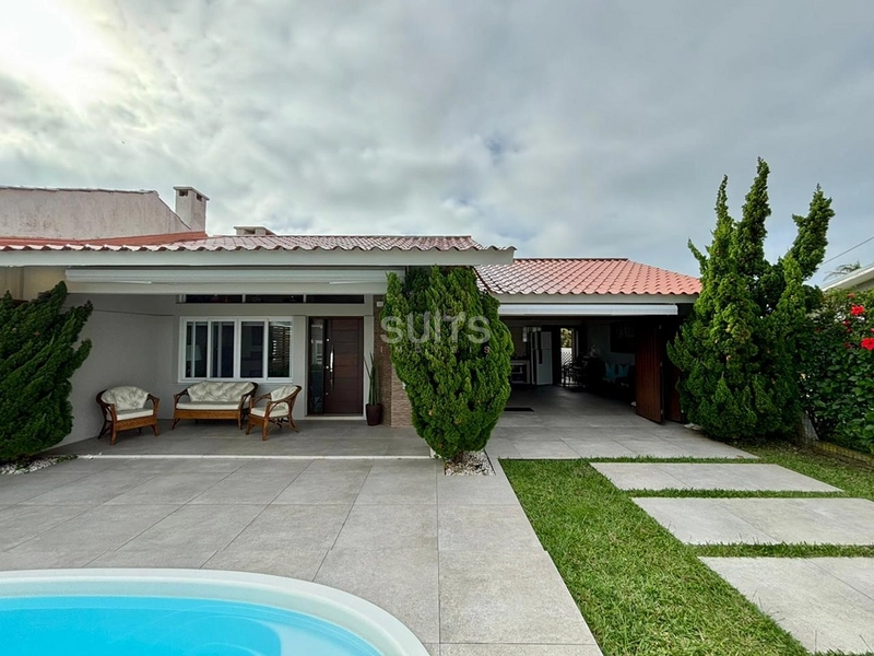 Excelente casa à venda no Centro de Xangri-Lá : 3ª foto da galeria de imagens do imóvel