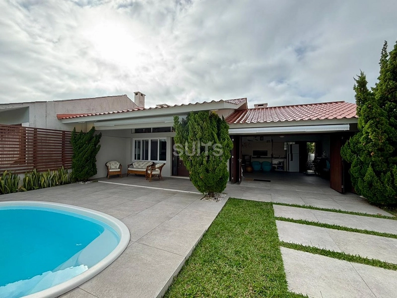 Excelente casa à venda no Centro de Xangri-Lá : 2ª foto da galeria de imagens do imóvel