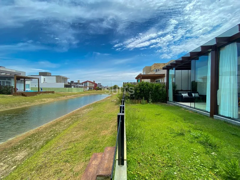 Excelente casa na beira do lago no Condomínio Riviera: 29ª foto da galeria de imagens do imóvel