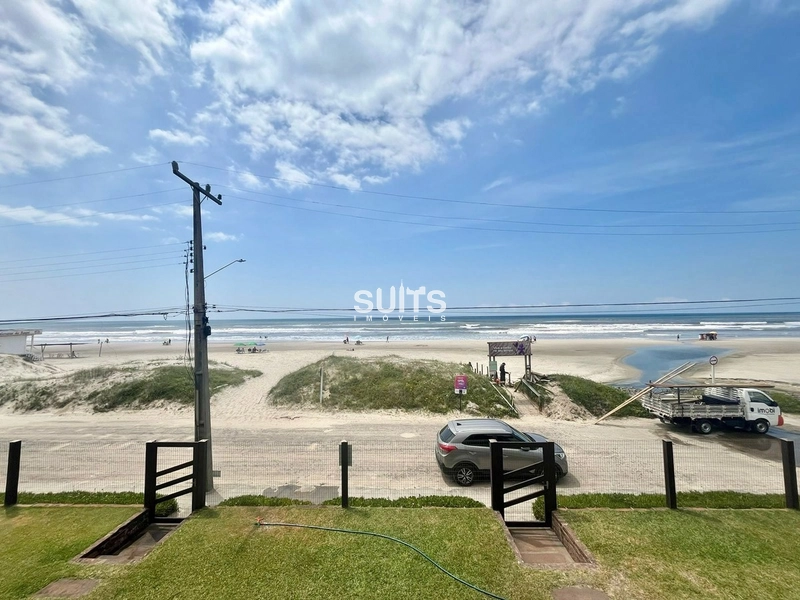 Excelente sobrado beira mar no centro de Xangri-Lá: 2ª foto da galeria de imagens do imóvel