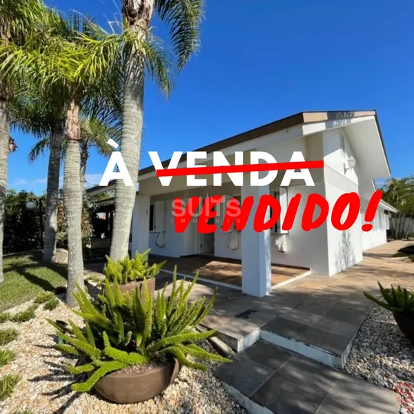 Belíssima casa com 02 terrenos no Centro de Xangri-Lá: 1ª foto da galeria de imagens do imóvel