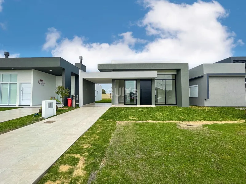 Lindíssima casa à venda no condomínio Riviera: 2ª foto da galeria de imagens do imóvel