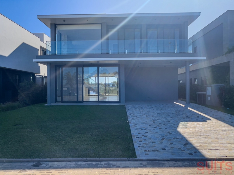 Mansão com projeto arrojado no Condomínio Sense em Xangri-Lá: 1ª foto da galeria de imagens do imóvel