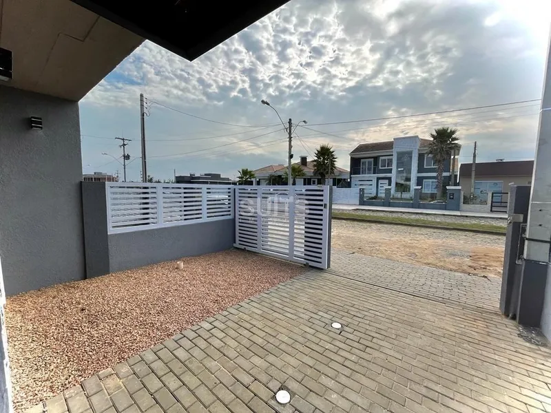 Casa nova na praia de Atlântida Sul: 3ª foto da galeria de imagens do imóvel