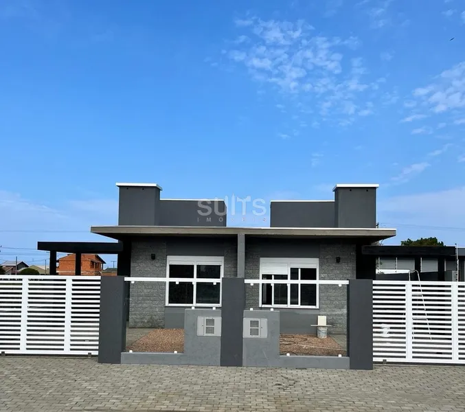 Casa nova na praia de Atlântida Sul: 2ª foto da galeria de imagens do imóvel